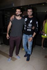 Manish Paul, Sunil Grover at the Special Screening Of Film Julie 2 on 24th Nov 2017 (34)_5a1910aacd8e1.JPG
