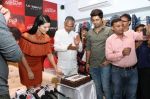  Sunny Leone makes a grand appearance at the K-Lounge store in Borivali on 28th Nov 2017 (6)_5a1e2669ee515.jpg