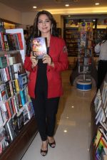 Juhi Chawla at the Launch Of Book Bheem on 30th Nov 2017 (21)_5a20cc9be9d79.JPG