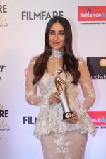 Kareena Kapoor at the Red Carpet Of Filmfare Glamour & Style Awards on 1st Dec 2017 (18)_5a224781ad83c.JPG