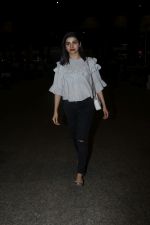Prachi Desai Spotted At Airport on 1st Dec 2017 (16)_5a221a3f90338.JPG