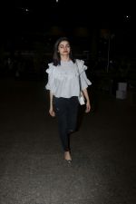Prachi Desai Spotted At Airport on 1st Dec 2017 (2)_5a221a35d18ee.JPG