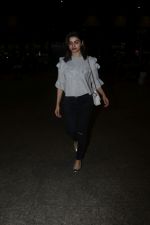 Prachi Desai Spotted At Airport on 1st Dec 2017 (20)_5a221a42b53f2.JPG