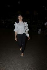 Prachi Desai Spotted At Airport on 1st Dec 2017 (6)_5a221a38c2186.JPG