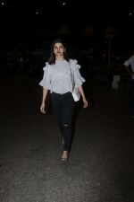 Prachi Desai Spotted At Airport on 1st Dec 2017 (9)_5a221a3ab55c5.JPG