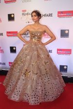 Sonam Kapoor at the Red Carpet Of Filmfare Glamour & Style Awards on 1st Dec 2017 (192)_5a224aa4a231e.JPG