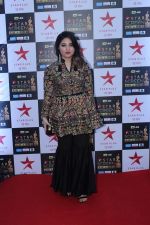 Zaira Wasim at the Red Carpet of Star Screen Awards in Mumbai on 3rd Dec 2017 (20)_5a24d0f837f66.JPG