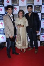 at the Red Carpet of Star Screen Awards in Mumbai on 3rd Dec 2017 (71)_5a24cddb66a33.JPG