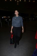 Mira Rajput Spotted At Airport on 4th Dec 2017 (10)_5a2630dc49939.JPG