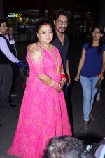Bharti Singh and Harsh Limbachiyaa spotted in Mumbai After Marriage on 6th Dec 2017 (43)_5a281d1834616.JPG