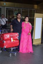 Bharti Singh and Harsh Limbachiyaa spotted in Mumbai After Marriage on 6th Dec 2017 (52)_5a281d9d14ec4.JPG