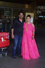 Bharti Singh and Harsh Limbachiyaa spotted in Mumbai After Marriage on 6th Dec 2017 (58)_5a281d1c4f761.JPG