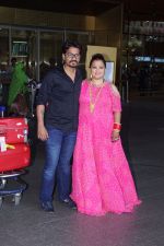 Bharti Singh and Harsh Limbachiyaa spotted in Mumbai After Marriage on 6th Dec 2017 (60)_5a281d1d0d197.JPG