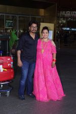 Bharti Singh and Harsh Limbachiyaa spotted in Mumbai After Marriage on 6th Dec 2017 (61)_5a281da015c26.JPG