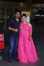 Bharti Singh and Harsh Limbachiyaa spotted in Mumbai After Marriage on 6th Dec 2017 (65)_5a281da143ba0.JPG