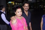 Bharti Singh and Harsh Limbachiyaa spotted in Mumbai After Marriage on 6th Dec 2017 (81)_5a281da6a3d2d.JPG