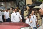 at Shashi Kapoor Funeral on 4th Nov 2017 (45)_5a28080ddc030.jpg