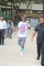 Ranveer Singh Spotted At Otters Club, Bandra on 8th Dec 2017 (10)_5a2be4f4f21f8.JPG