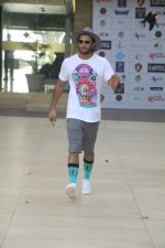Ranveer Singh Spotted At Otters Club, Bandra on 8th Dec 2017 (7)_5a2be4f0c6004.JPG