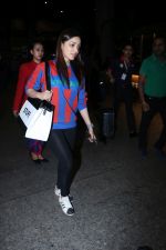 Yami Gautam Spotted At Airport on 8th Dec 2017 (10)_5a2be5a5051dc.JPG