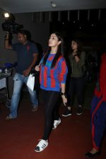 Yami Gautam Spotted At Airport on 8th Dec 2017 (12)_5a2be5a653ad4.JPG