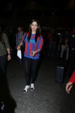 Yami Gautam Spotted At Airport on 8th Dec 2017 (2)_5a2be59f66374.JPG