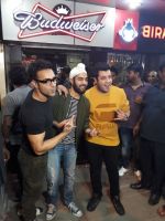 Pulkit Samrat, Manjot Singh, Varun Sharma at the Success Celebration Of Fukrey Returnson 10th Dec 2017 (11)_5a2e36adab2f7.jpg