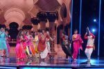 Anurag Basu, Shilpa Shetty on the sets of Super Dancer Chapter 2 on 11th Dec 2017 (426)_5a2f635329585.JPG