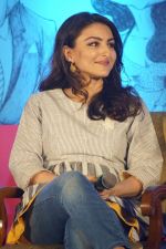 Soha Ali Khan_s Debut Book Launch The Perils Of Being Moderately Famous on 12th Dec 2017 (8)_5a30cdbaa54a5.JPG