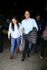 Anushka Sharma Family Spotted At Airport on 13th Oct 2017 (9)_5a323c625f22f.JPG