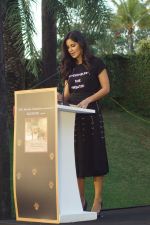 Katrina Kaif at the Launch Of Bina Kak_s Book Silent Sentinels Of Ranthambhore on 13th Dec 2017 (218)_5a323862c71ab.JPG