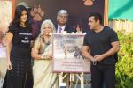 Katrina Kaif, Salman Khan at the Launch Of Bina Kak_s Book Silent Sentinels Of Ranthambhore on 13th Dec 2017 (205)_5a3238871f26c.JPG