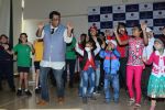 Anurag Basu With 40 Kids Fighting Cancer From Tata Memorial Centre on 14th Dec 2017 (1)_5a3372158430a.JPG