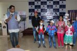 Anurag Basu With 40 Kids Fighting Cancer From Tata Memorial Centre on 14th Dec 2017 (25)_5a33722540481.JPG