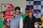 Anurag Basu With 40 Kids Fighting Cancer From Tata Memorial Centre on 14th Dec 2017 (31)_5a33723047fdf.JPG