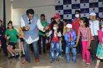 Anurag Basu With 40 Kids Fighting Cancer From Tata Memorial Centre on 14th Dec 2017 (34)_5a337231b2af4.JPG