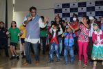 Anurag Basu With 40 Kids Fighting Cancer From Tata Memorial Centre on 14th Dec 2017 (35)_5a337232ca231.JPG