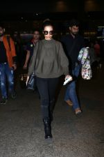 Malaika Arora Spotted At Airport on 16th Dec 2017 (3)_5a3521176c657.JPG