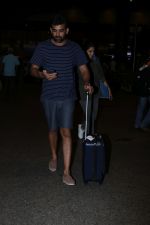 Zaheer Khan Spotted At Airport on 16th Dec 2017 (3)_5a35212760582.JPG