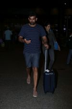 Zaheer Khan Spotted At Airport on 16th Dec 2017 (4)_5a3521284c3ef.JPG