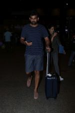 Zaheer Khan Spotted At Airport on 16th Dec 2017 (5)_5a352128dc4a2.JPG