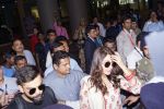 Anushka Sharma And Virat Kohli Spotted At Airport on 22nd Dec 2017 (27)_5a3e74810bc36.JPG