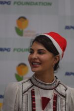 Jacqueline Fernandez Celebrate Christmas With Rpg Foundation Children _Pehlay Akshar_ Initiative on 25th Dec 2017 (1)_5a41e9fb73133.jpg
