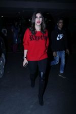 Sophie Choudry Spotted At Airport on 27th Dec 2017 (14)_5a44c23dbb505.JPG