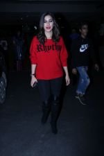 Sophie Choudry Spotted At Airport on 27th Dec 2017 (15)_5a44c24259235.JPG