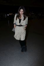 Shama Sikander Spotted At Airport on 29th Dec 2017 (15)_5a471af0c64cd.JPG