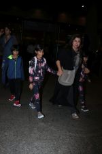 Farah Khan Spotted At Airport on 1st Jan 2018 (6)_5a4b2c4463a05.JPG