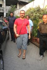 Aamir khan spotted at Sukho Thai Spa,Bandra on 5th Jan 2018 (8)_5a5066f042e71.JPG