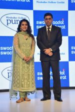 Swachh Aadat Swachh Bharat Advocacy Amabassador Kajol along with Sanjiv Mehta, CEO and Managing Director, Hindustan Unilever Limited