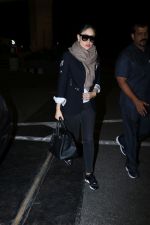 Kareena Kapoor Spotted At Airport on 16th Jan 2018